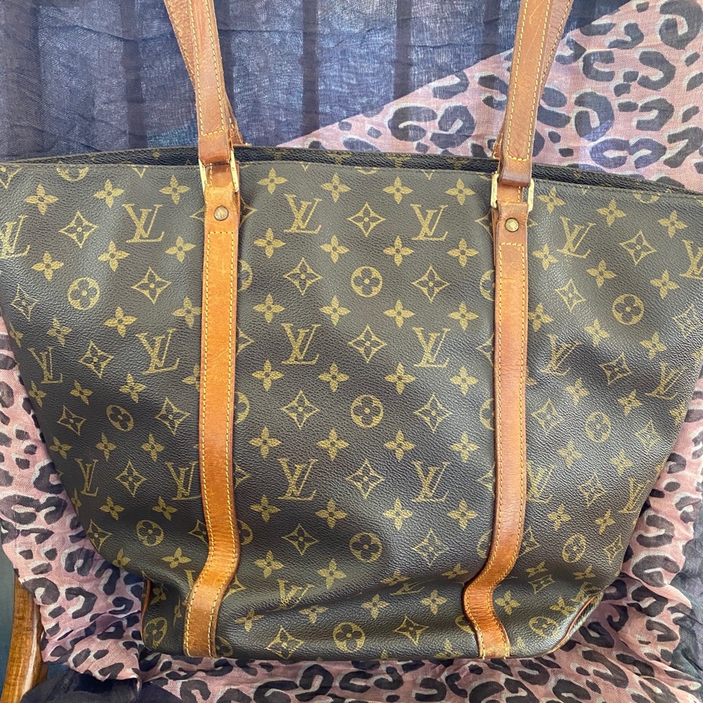 Vintage Authentic LV Sac Shopping 48
